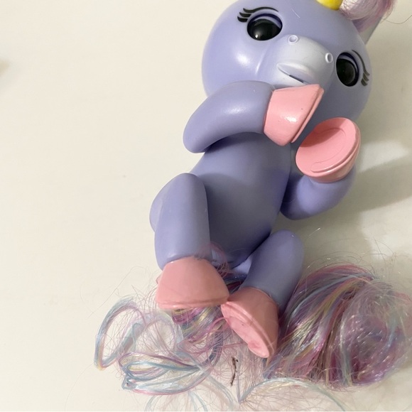 WowWee Fingerlings Alika Interactive Unicorn Toy - Picture 4 of 11